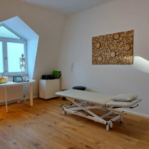 Bild Praxisraum mit Liege